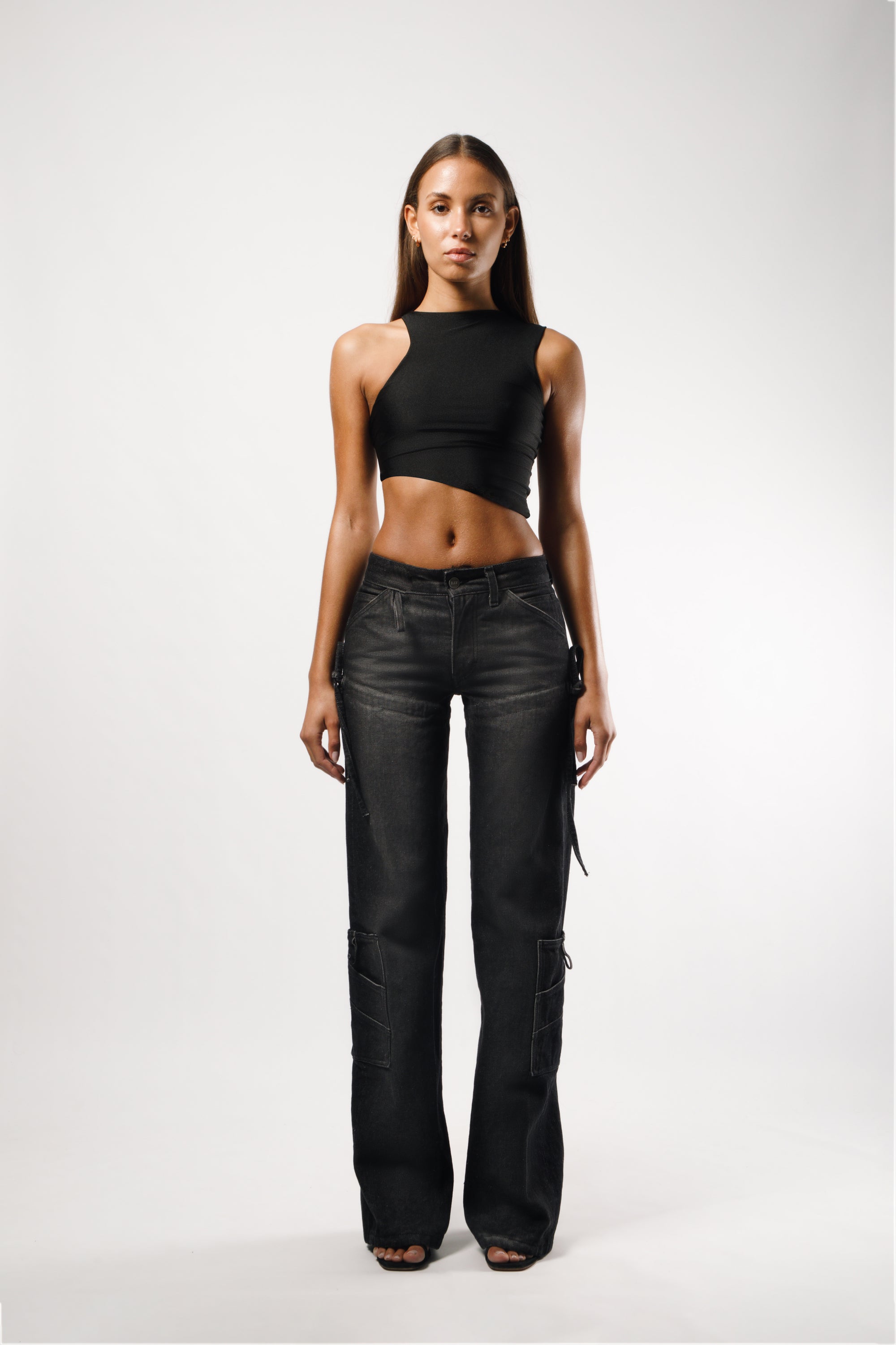 Long pants in washed black cotton with darts and opening slits on the back, adjustable cords to embellish the silhouette - front